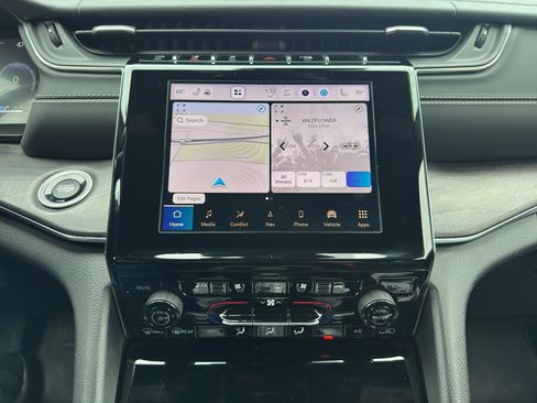 Certified 2022 Jeep Grand Cherokee Overland w/ Adv Protech Group III image 27