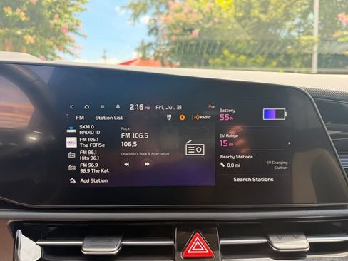 Certified 2023 Kia Niro EX FWD image 17