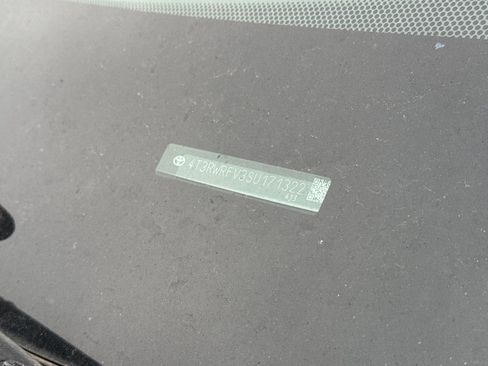 Used 2025 Toyota RAV4 XLE image 9