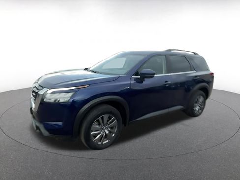 Used 2025 Nissan Pathfinder SV image 8
