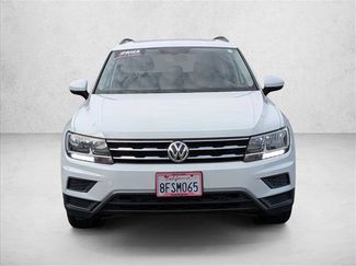 Used 2018 Volkswagen Tiguan SE w/ Panoramic Sunroof Package video 2