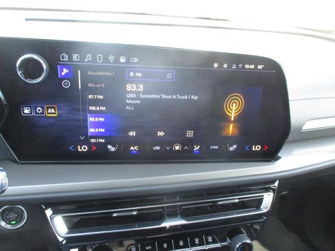 Used 2025 Chevrolet Traverse LT image 15