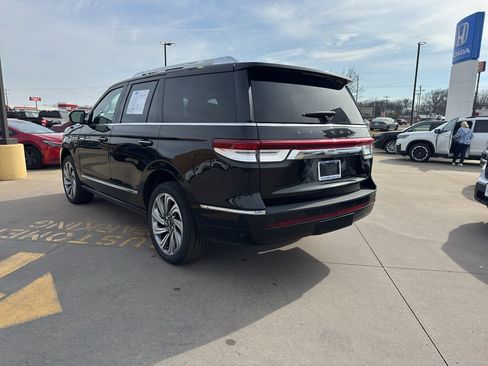 Used 2024 Lincoln Navigator Reserve image 3