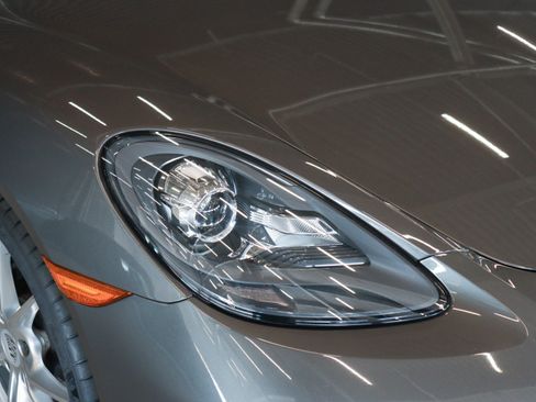 Certified 2018 Porsche 718 Cayman RWD image 25