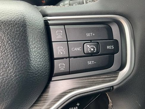 Used 2023 Jeep Wagoneer L Series III w/ Preferred Equipment Group AWD/4WD image 11