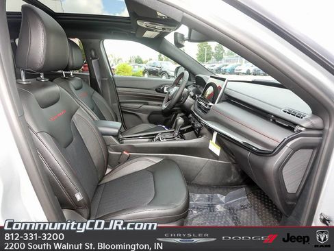 New 2025 Jeep Compass Trailhawk w/ Sun & Sound Group image 18