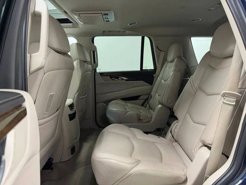 Used 2019 Cadillac Escalade Luxury RWD image 16
