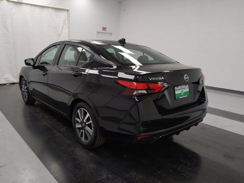 Used 2021 Nissan Versa SV image 5