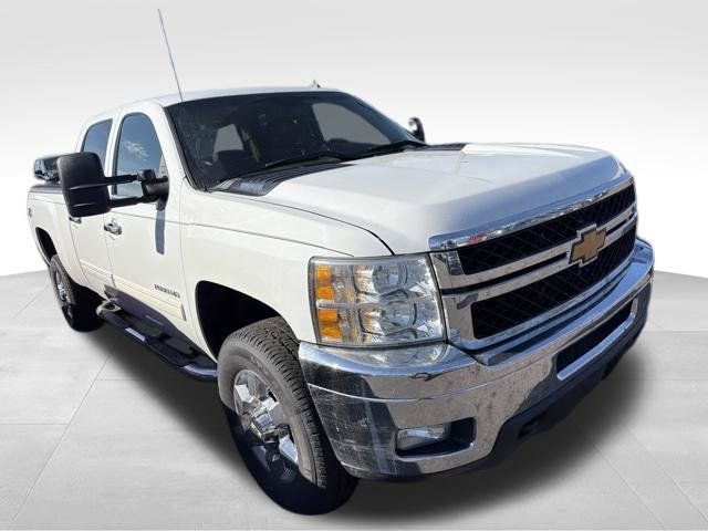 Used 2014 Chevrolet Silverado 2500 LT w/ Interior Plus Package AWD/4WD image 6
