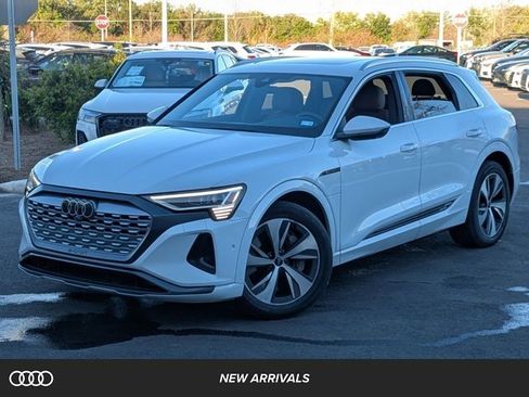 Used 2024 Audi Q8 e-tron Premium Plus w/ Premium Plus Package image 1