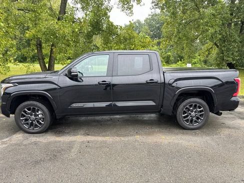 Used 2024 Toyota Tundra Platinum AWD/4WD image 4