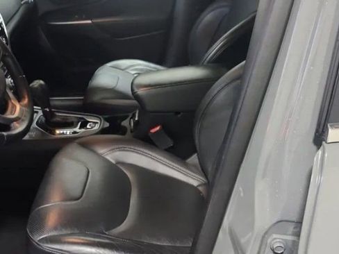 Used 2020 Jeep Cherokee Limited image 11