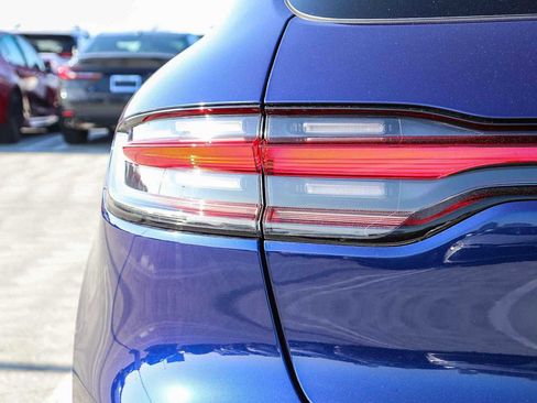 Used 2024 Porsche Macan image 12