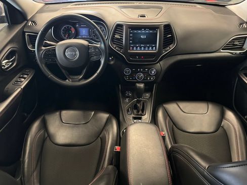 Used 2019 Jeep Cherokee Trailhawk w/ Comfort/Convenience Group AWD/4WD image 9