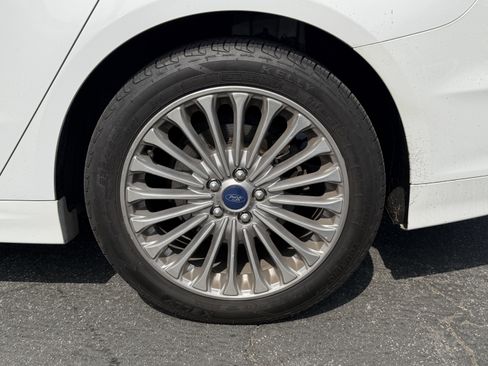 Used 2014 Ford Fusion Titanium FWD image 9