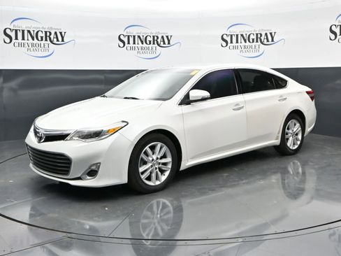 Used 2014 Toyota Avalon XLE FWD image 3
