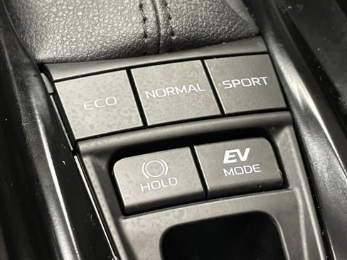 Used 2025 Toyota Camry LE w/ Convenience Package FWD image 28