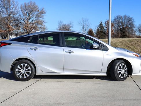 Used 2022 Toyota Prius XLE image 5