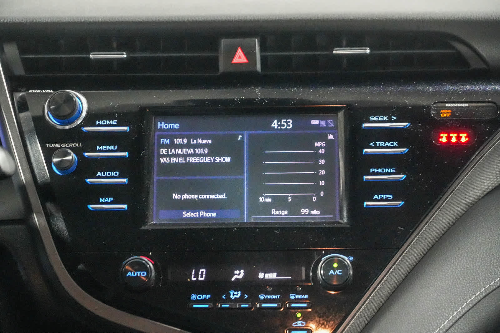 Used 2019 Toyota Camry SE w/ Carpet Mat Package FWD image 15