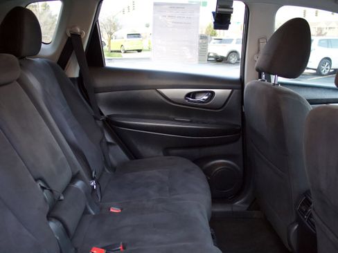 Used 2016 Nissan Rogue S w/ Appearance Package image 31