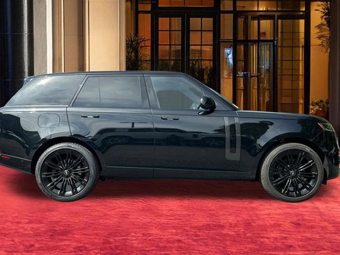 Used 2023 Land Rover Range Rover SE image 9