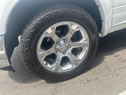 Used 2017 RAM 1500 Laramie w/ Convenience Group AWD/4WD image 11
