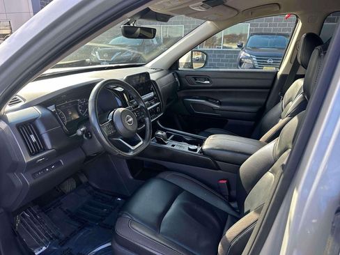 Used 2023 Nissan Pathfinder SL w/ Lighting Package (N92) AWD/4WD image 16
