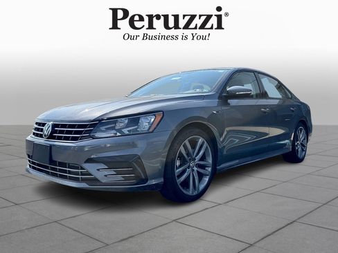 Used 2018 Volkswagen Passat 2.0T S FWD image 1