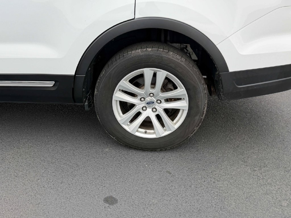 Used 2019 Ford Explorer XLT w/ Equipment Group 201A AWD/4WD image 14
