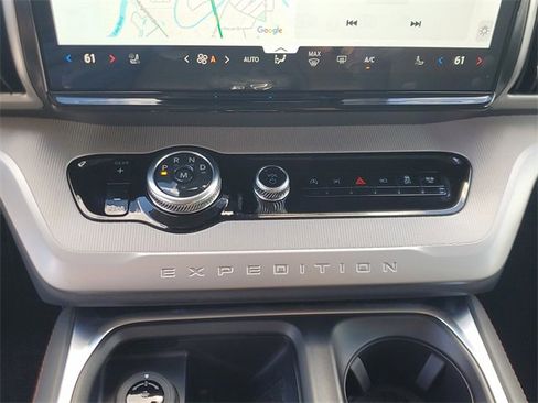 New 2025 Ford Expedition Active image 27