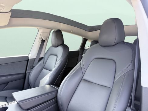 Used 2022 Tesla Model Y Performance image 24