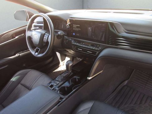 Used 2025 Toyota Camry XSE FWD image 9
