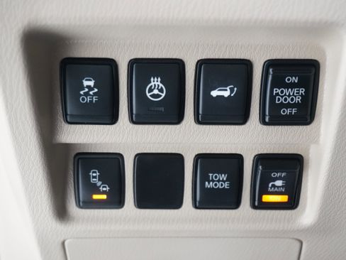 Used 2017 Nissan Pathfinder Platinum image 28