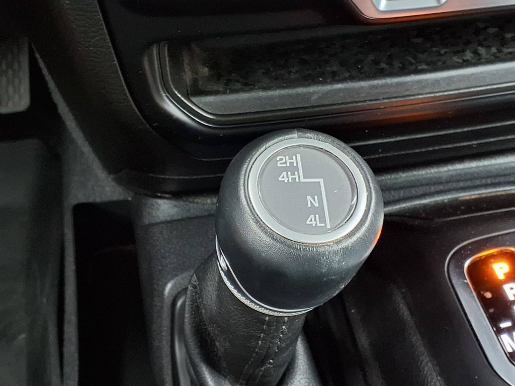 Used 2021 Jeep Wrangler Unlimited Sahara AWD/4WD image 13