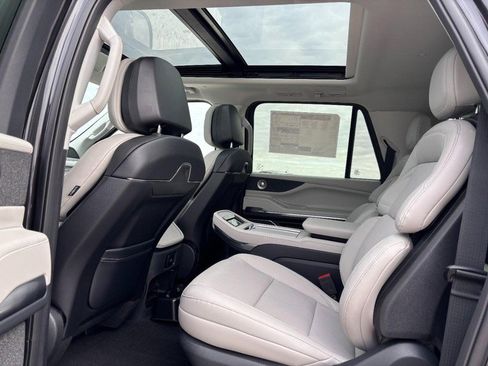 New 2026 Lincoln Navigator L Reserve image 11