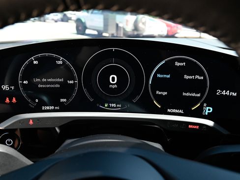 Used 2020 Porsche Taycan Turbo S AWD/4WD image 27