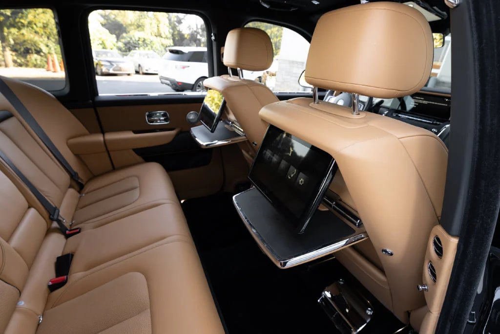 Used 2026 Rolls-Royce Cullinan w/ Cullinan Package AWD/4WD image 60