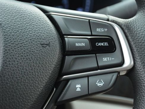 Used 2018 Honda Accord EX image 30