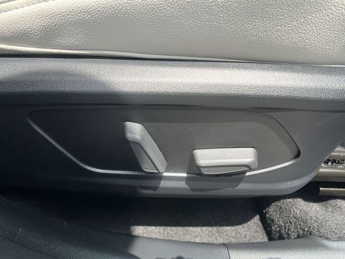 New 2025 Hyundai Tucson Limited image 17