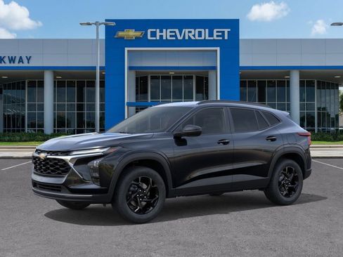 New 2026 Chevrolet Trax LT w/ Driver Confidence Package FWD image 2