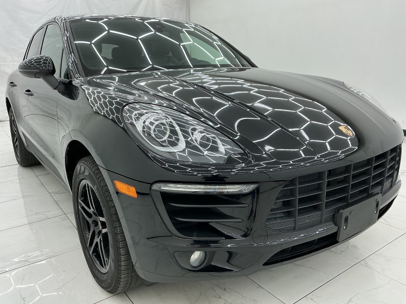 Used 2018 Porsche Macan AWD/4WD image 3