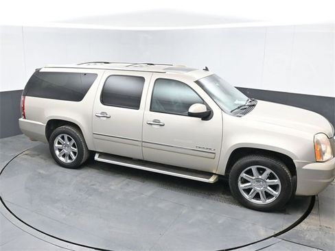 Used 2013 GMC Yukon XL Denali image 1