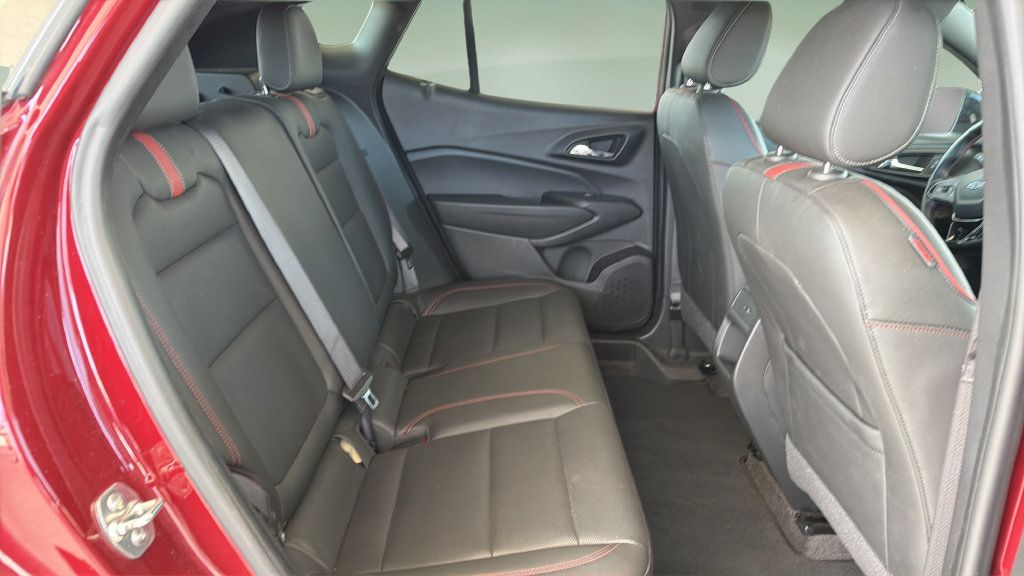 Used 2025 Chevrolet Trax RS w/ Sunroof Package FWD image 15