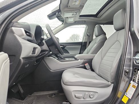 Used 2020 Toyota Highlander XLE image 13