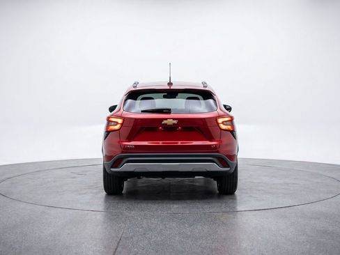 Used 2025 Chevrolet Trax LT FWD image 7