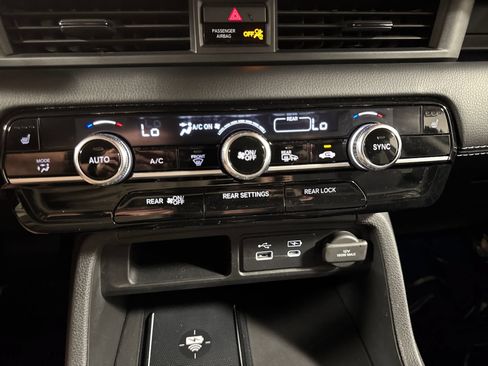 Used 2025 Honda Pilot Touring image 23