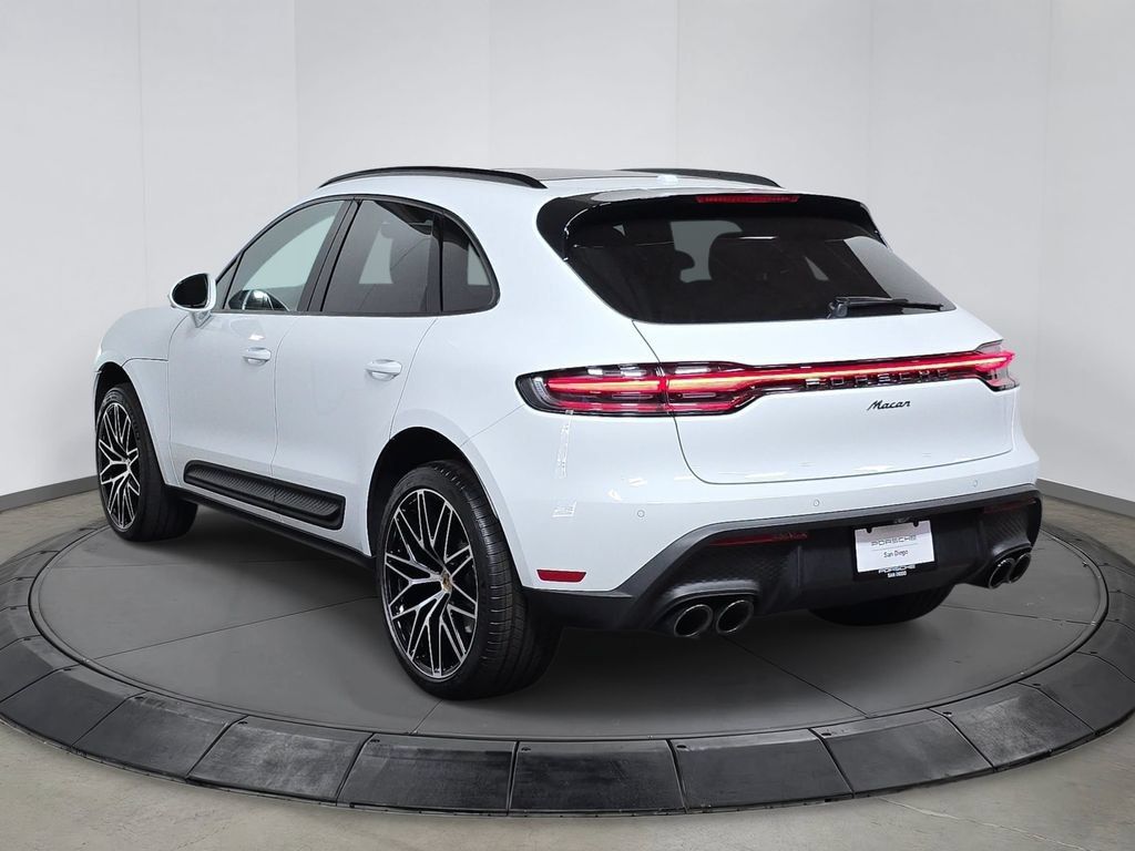Certified 2026 Porsche Macan AWD/4WD image 3