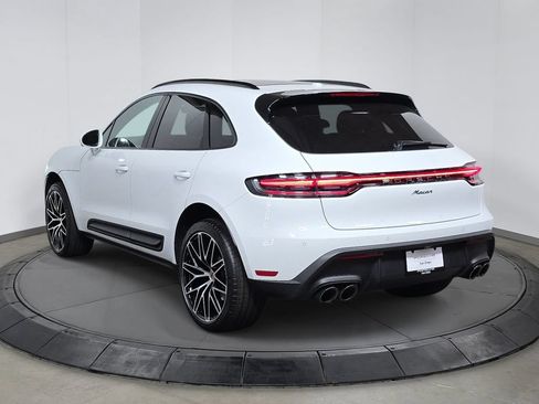 Certified 2026 Porsche Macan AWD/4WD image 3