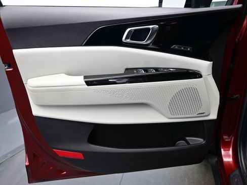 Used 2022 Kia Carnival SX Prestige image 9