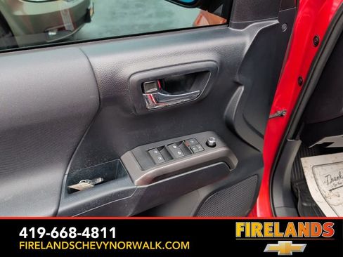 Used 2018 Toyota Tacoma TRD Sport image 27